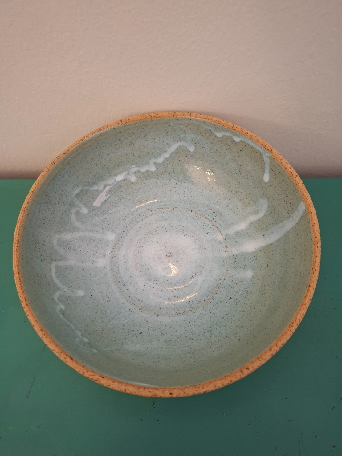 קערת חימר בתכלת ים בעבודת יד