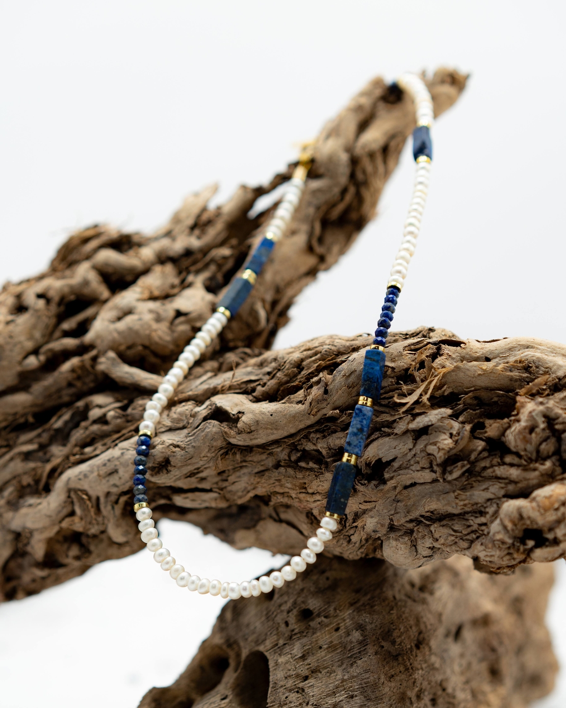 שרשרת דנית כחולה- מפנינים, המטייט זהב,ולאפיז לזולי