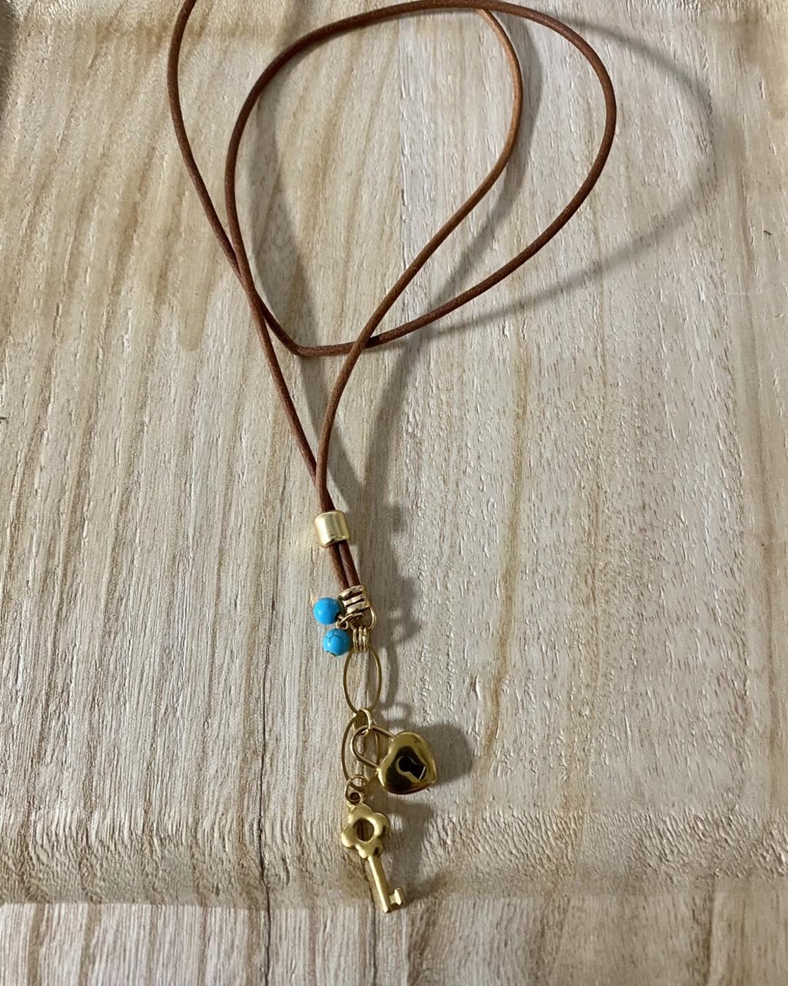 שרשרת  עור לב ומפתח