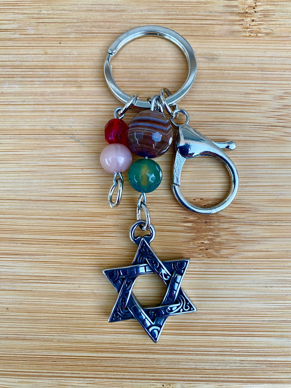 מחזיק מפתחות אבני חן ומגן דוד