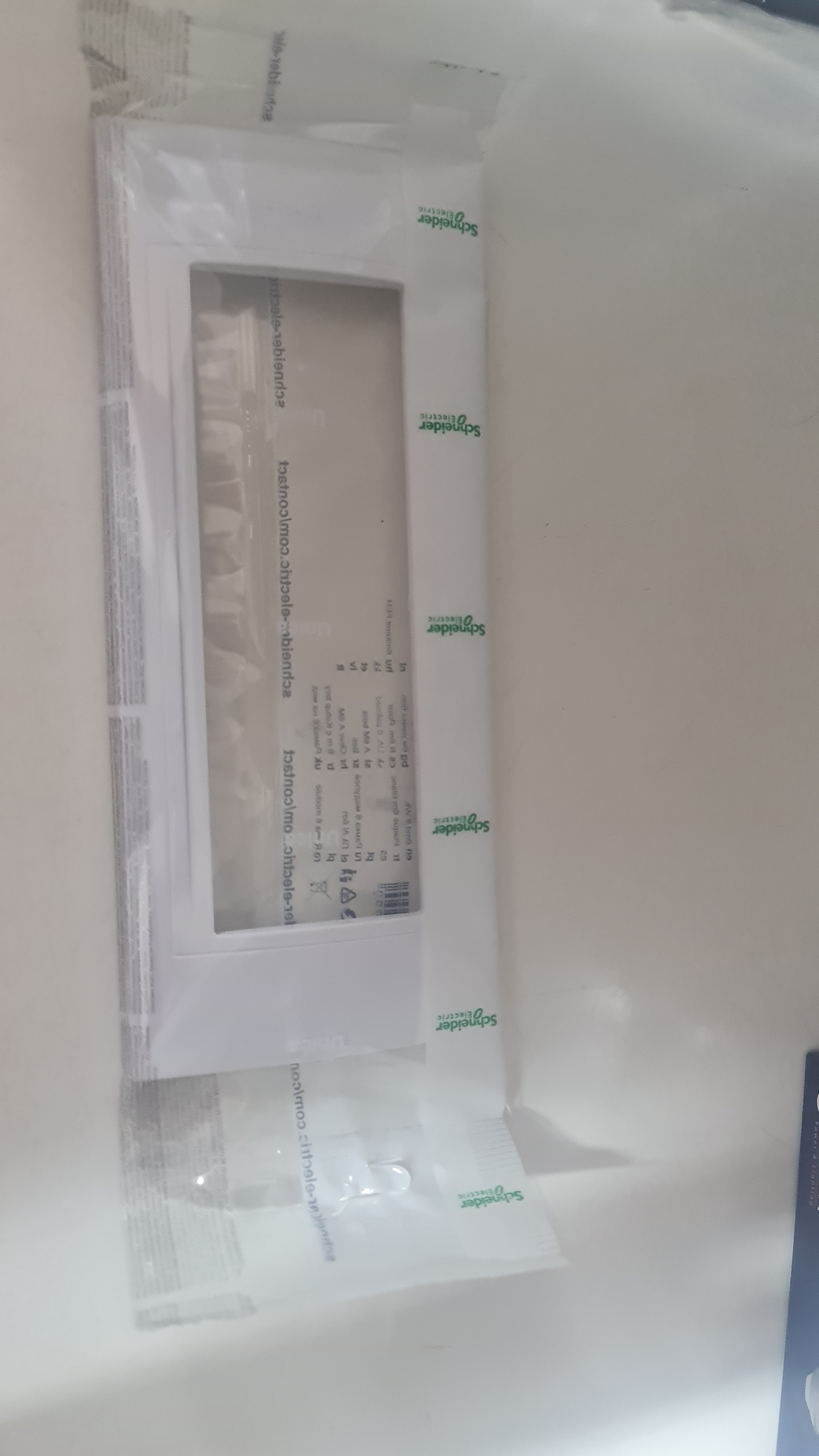 מסגרת שניידר 6 מקום לבן/קרם