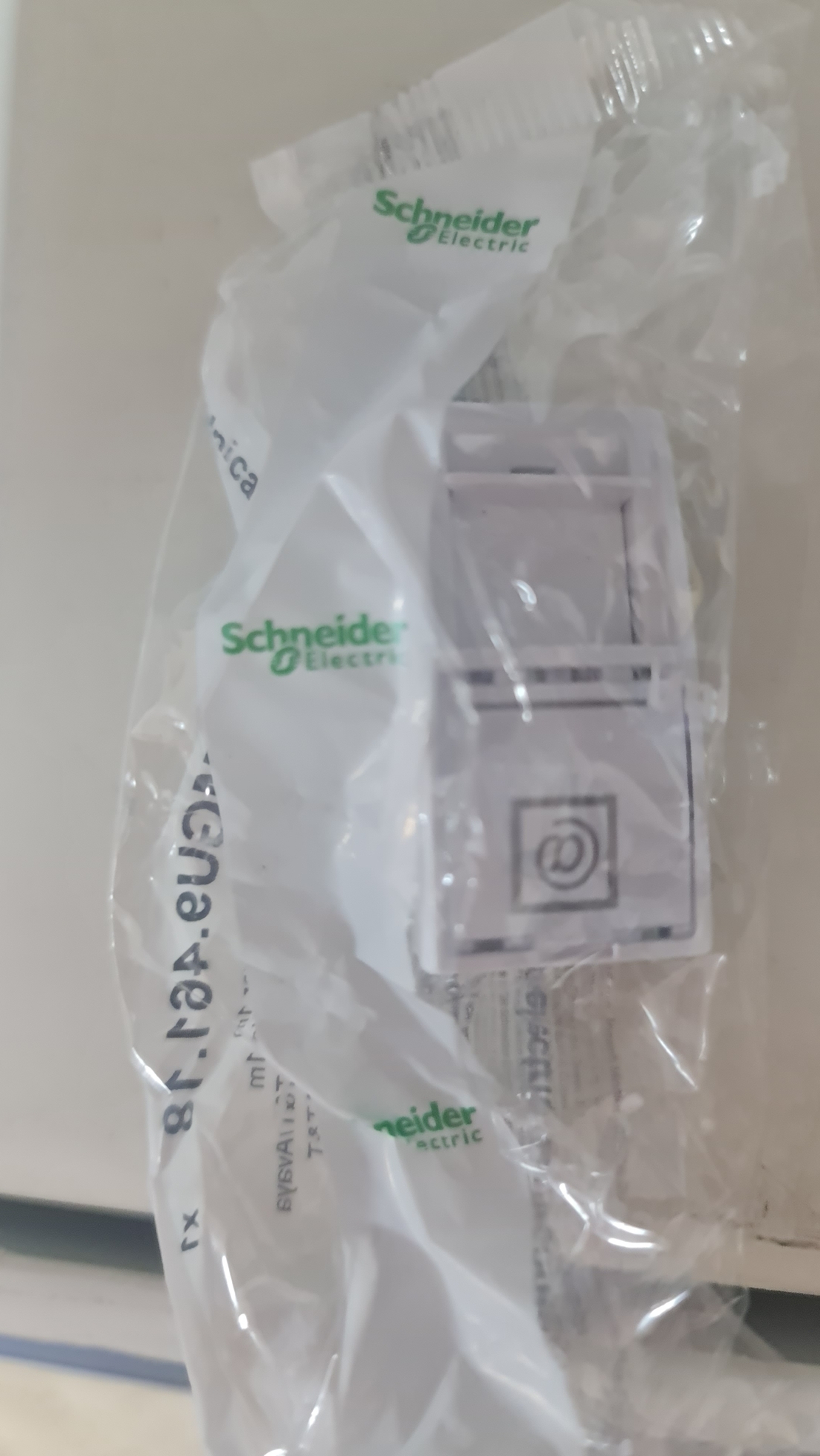 שקע רשת RG45 שניידר לבן/קרם קומפלט