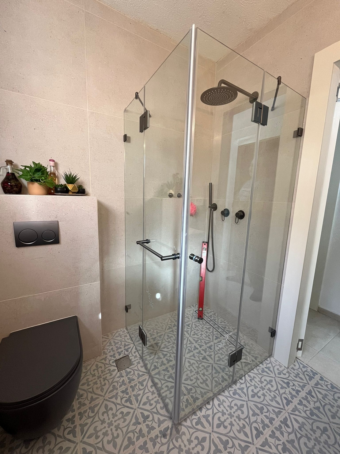 מקלחוני צירים בגרפיט