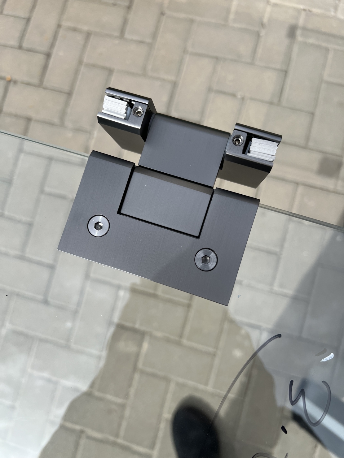 מקלחוני צירים בגרפיט