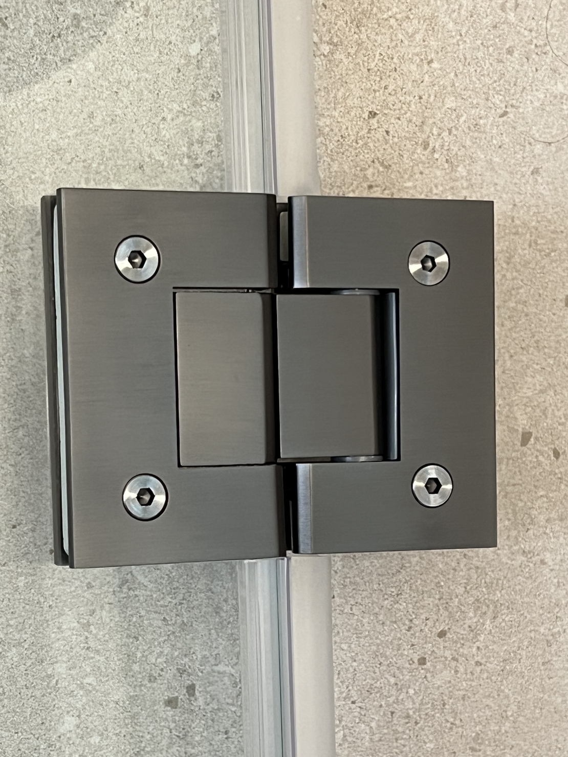 מקלחוני צירים בגרפיט