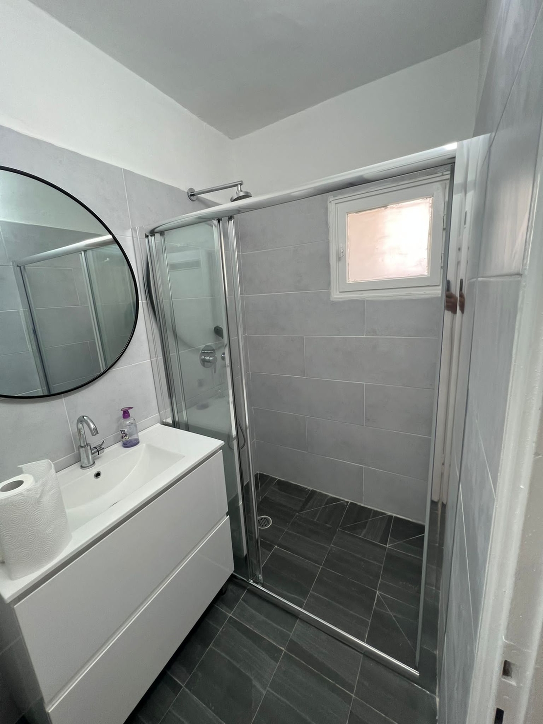 קלאסיק -מקלחון חזית קבוע ו 2 דלתות הזזה