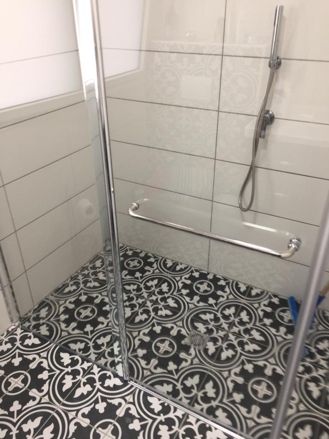 מולטי - מקלחון חזית קבוע דלת וקבוע