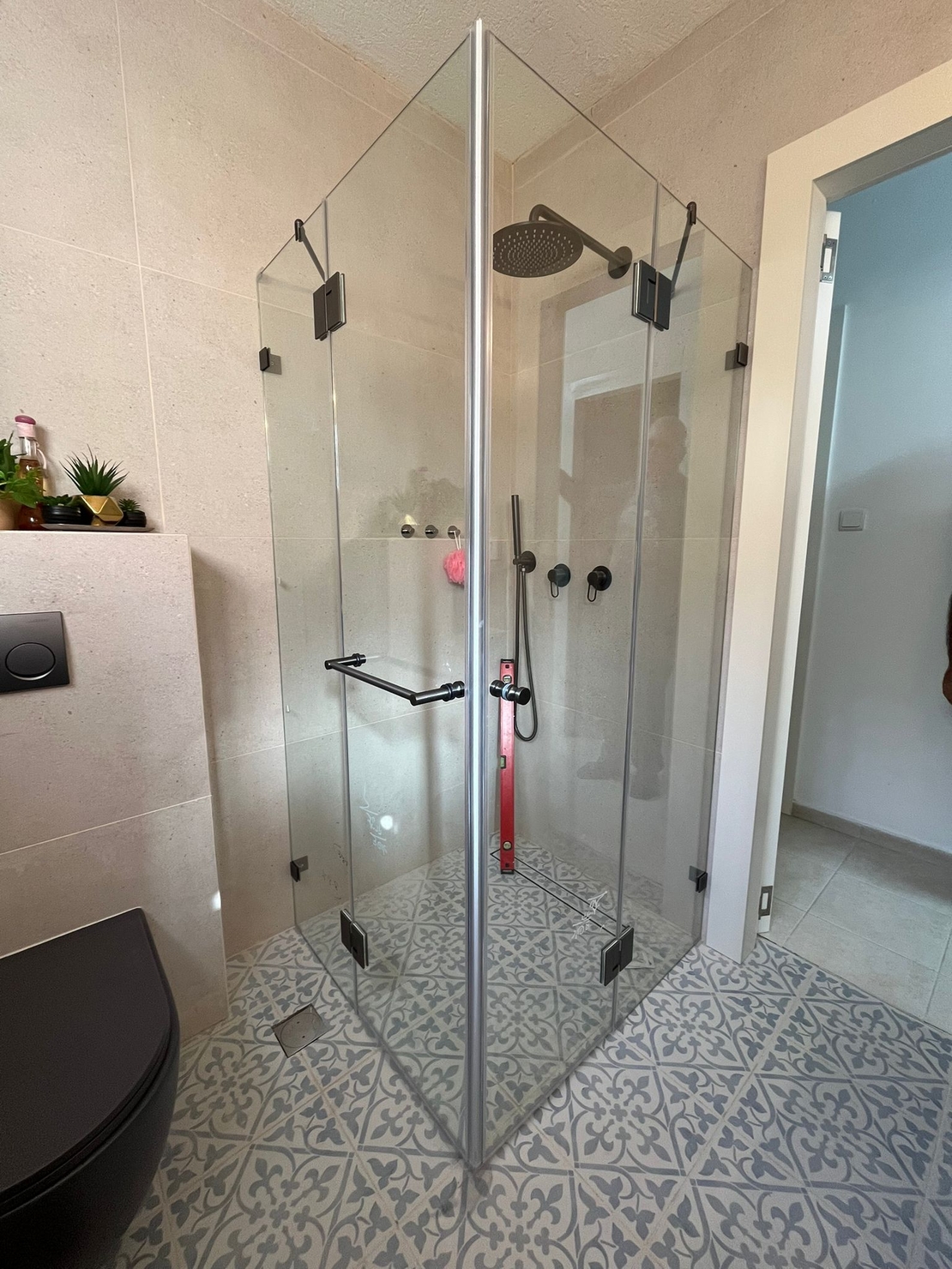 מקלחוני צירים בגרפיט