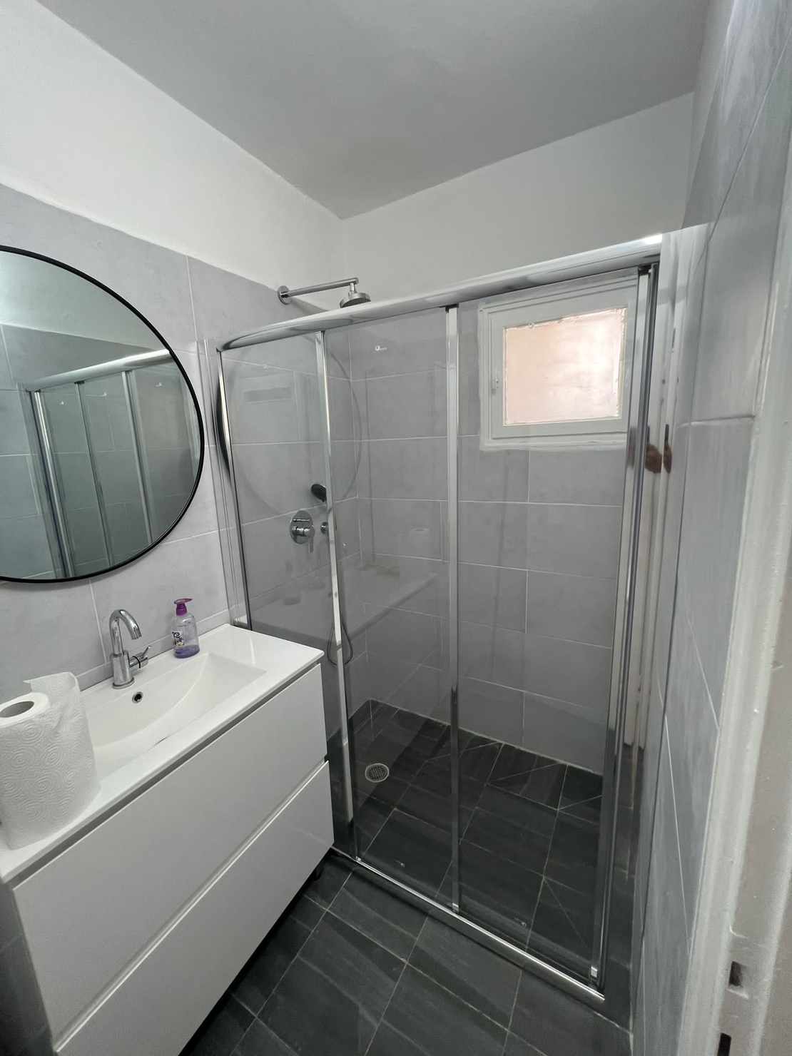 קלאסיק -מקלחון חזית קבוע ו 2 דלתות הזזה