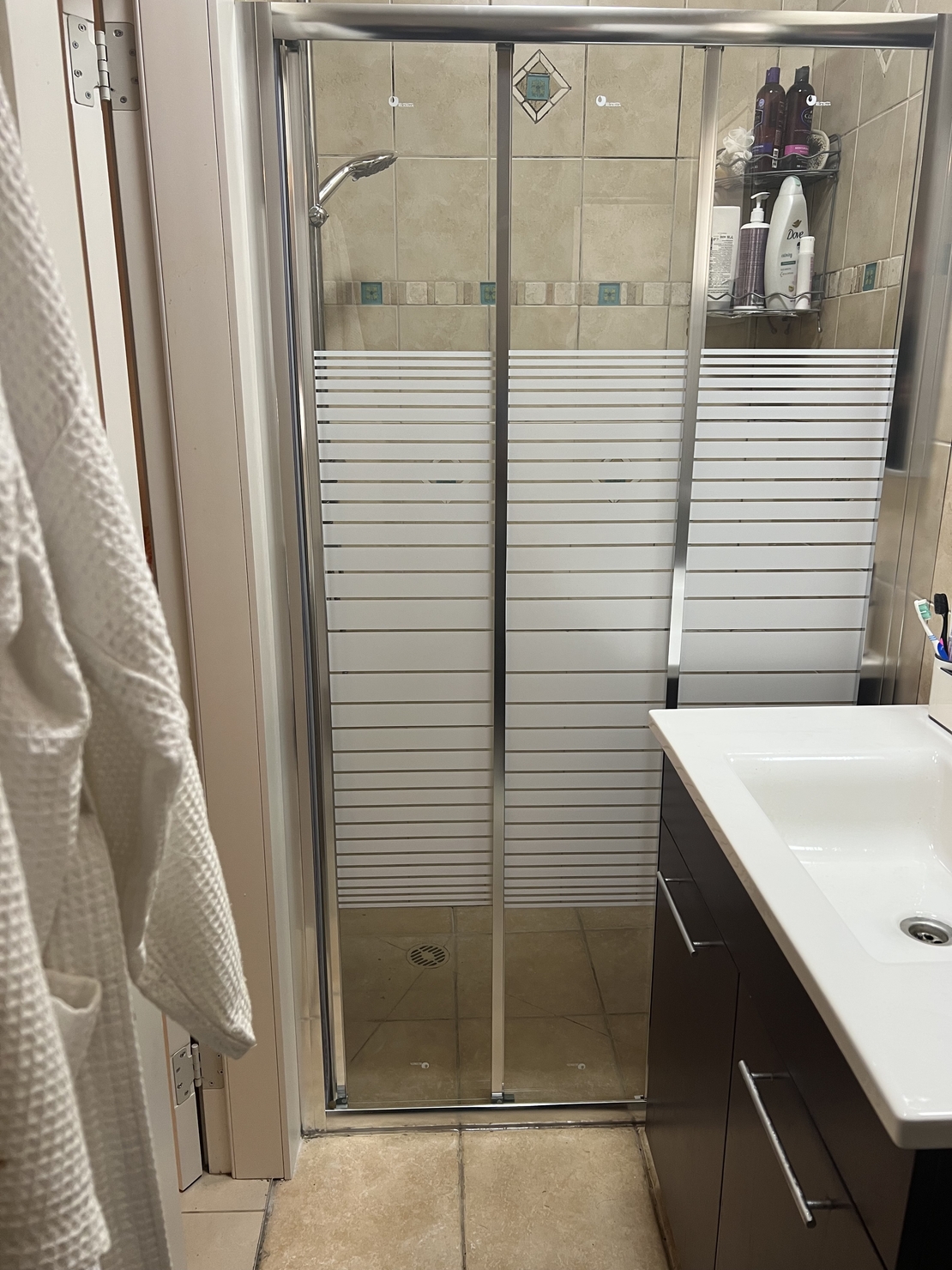 קלאסיק -מקלחון חזית קבוע ו 2 דלתות הזזה