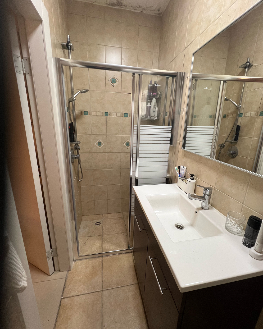 קלאסיק -מקלחון חזית קבוע ו 2 דלתות הזזה