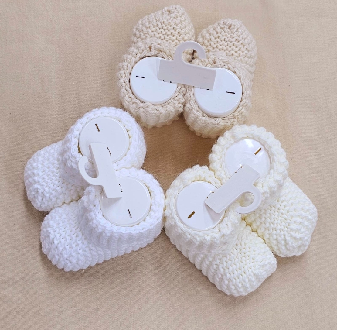 גרביים סרוגות לניובורן