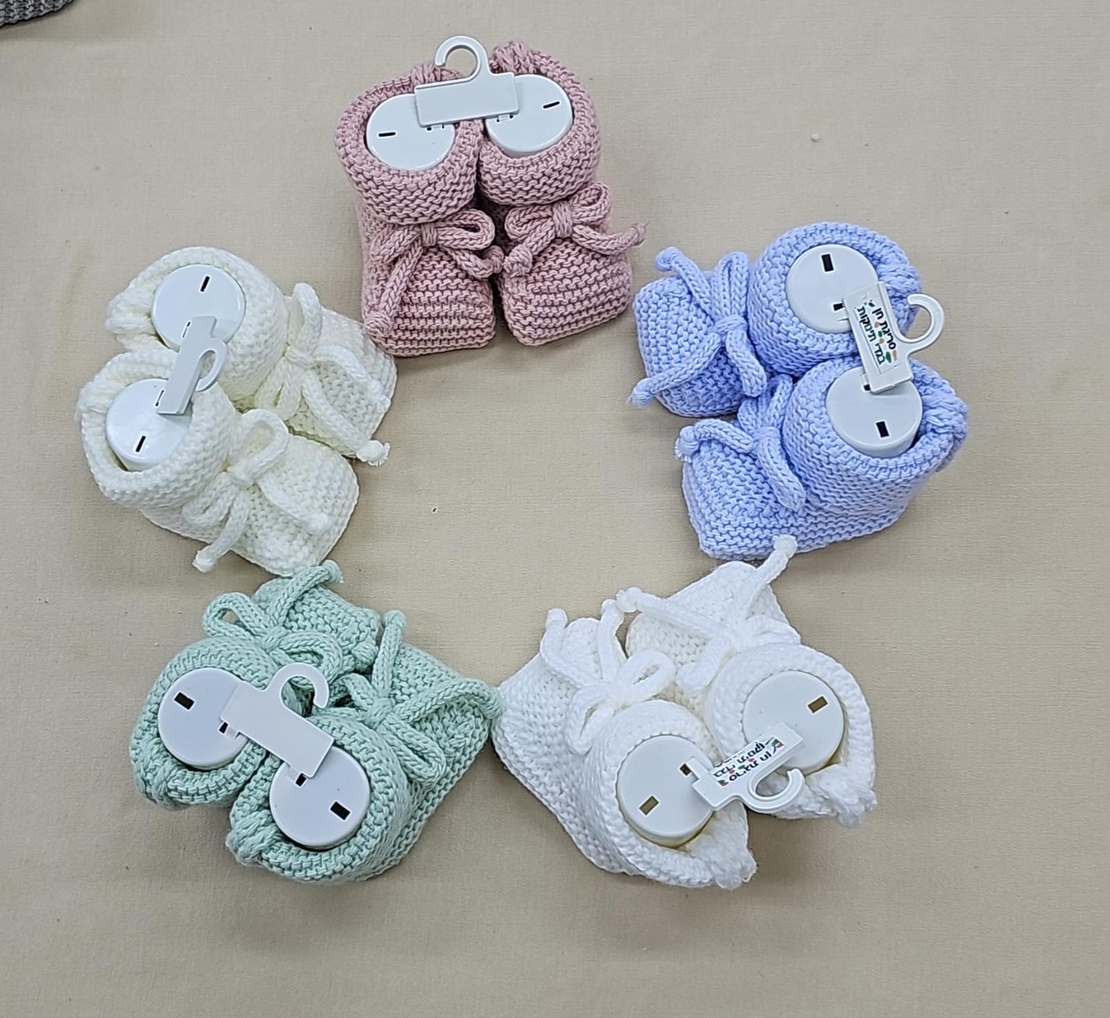 גרביים סרוגות קשירה