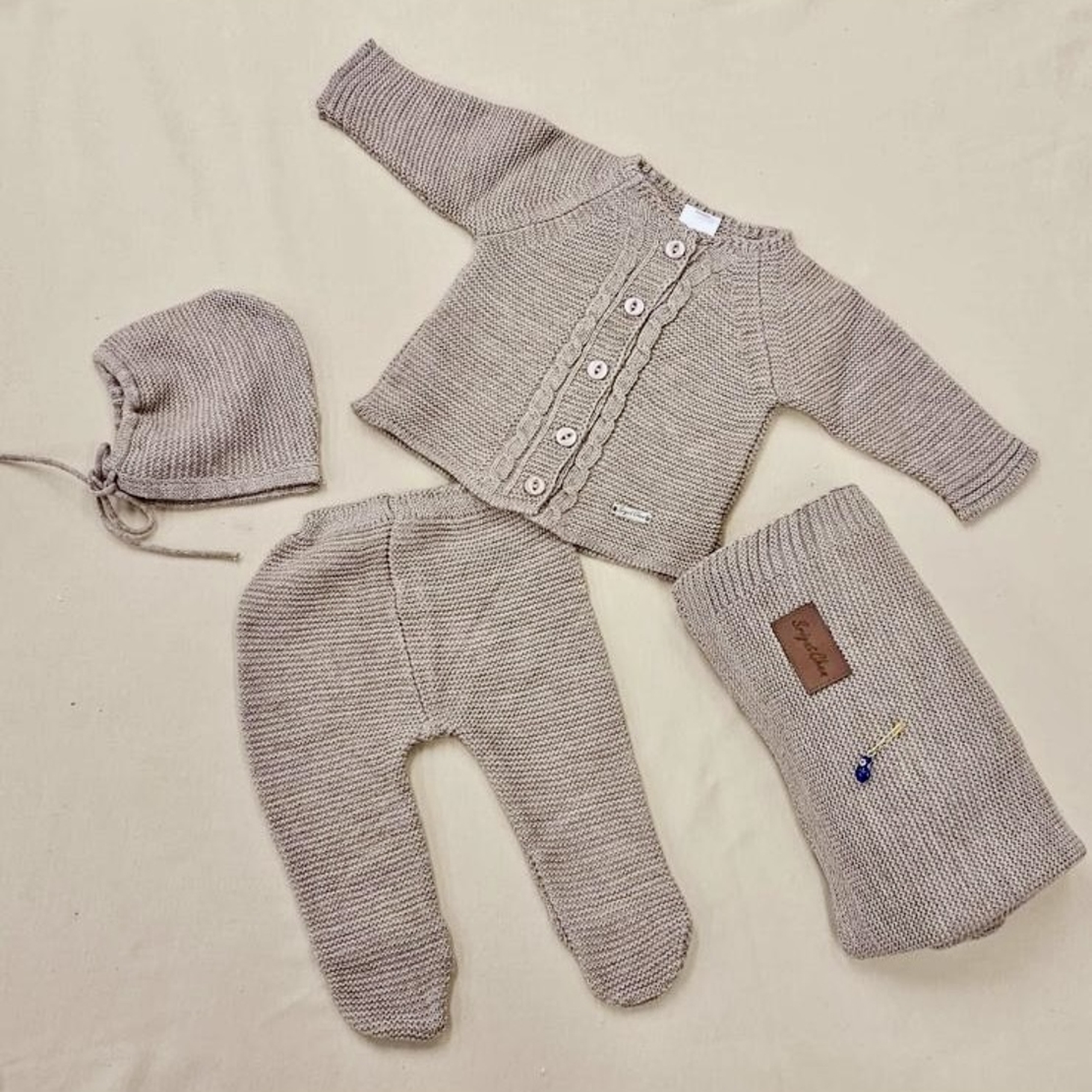 מארז סט סרוג  + שמיכה NB - חום