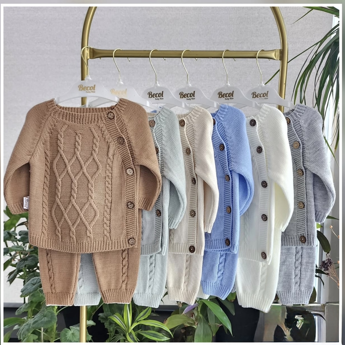 סט סרוג  - דגם מעויינים