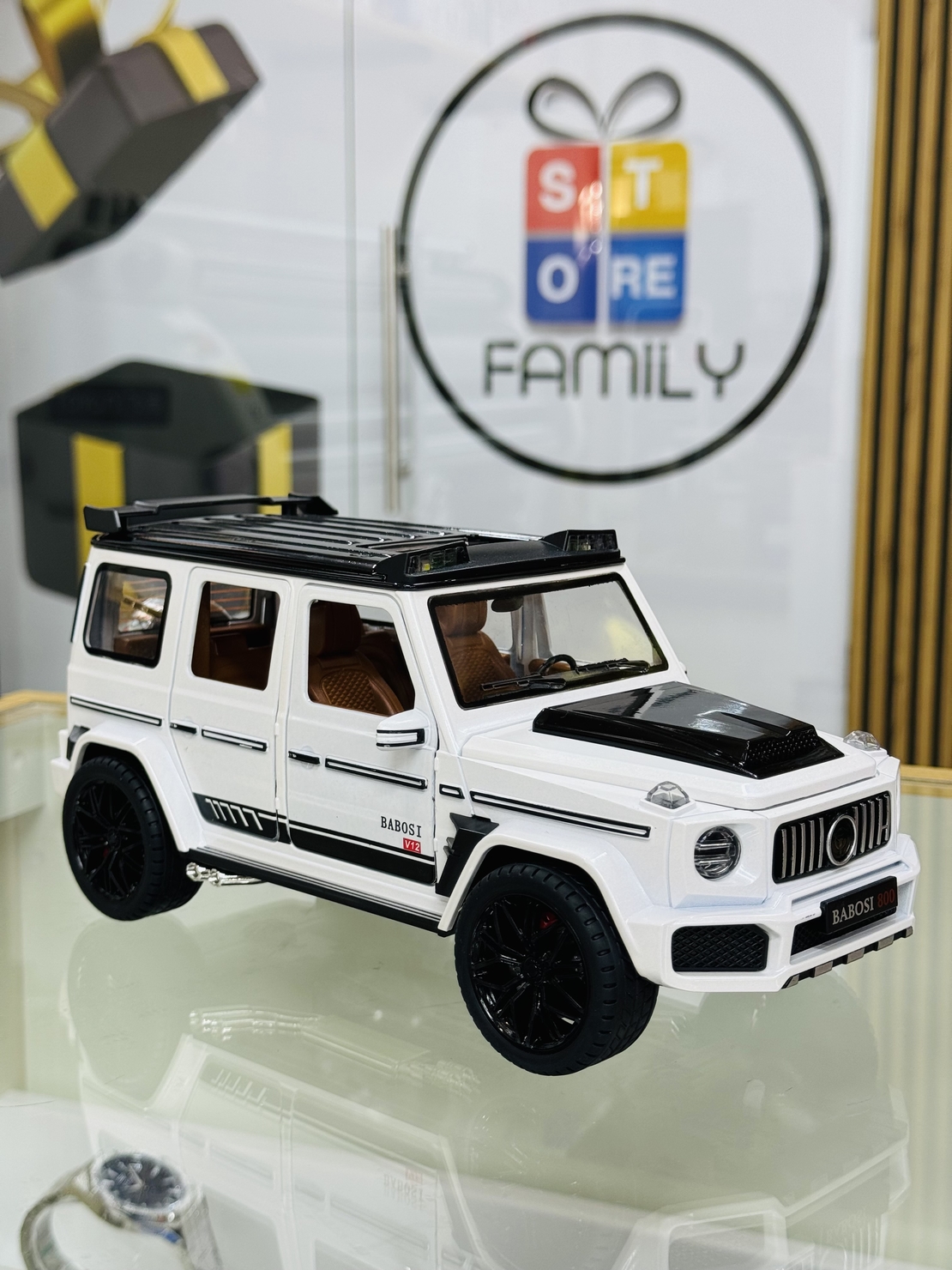 מרצדס g class- לבן