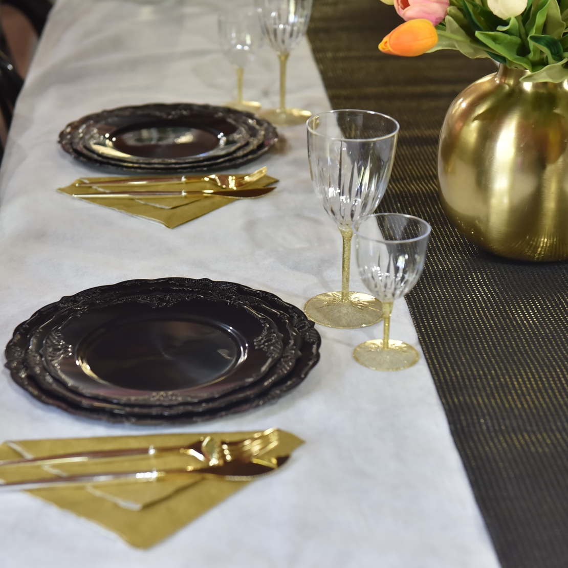 עיצוב שולחן שחור