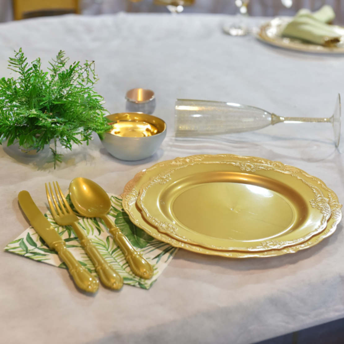 עיצוב שולחן זהב