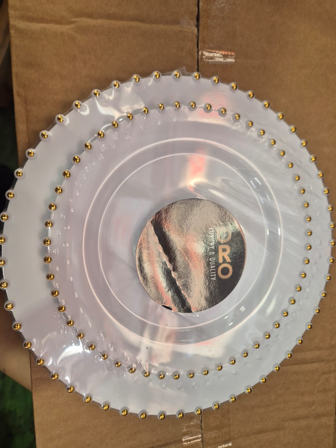 סט צלחות מהודר 16 יח' לבן פנינים זהב