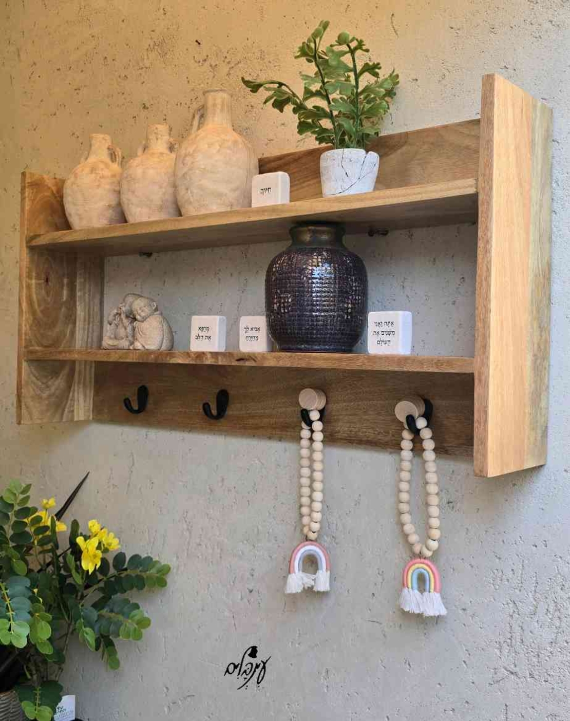 מדף קומותיים עם ווים
