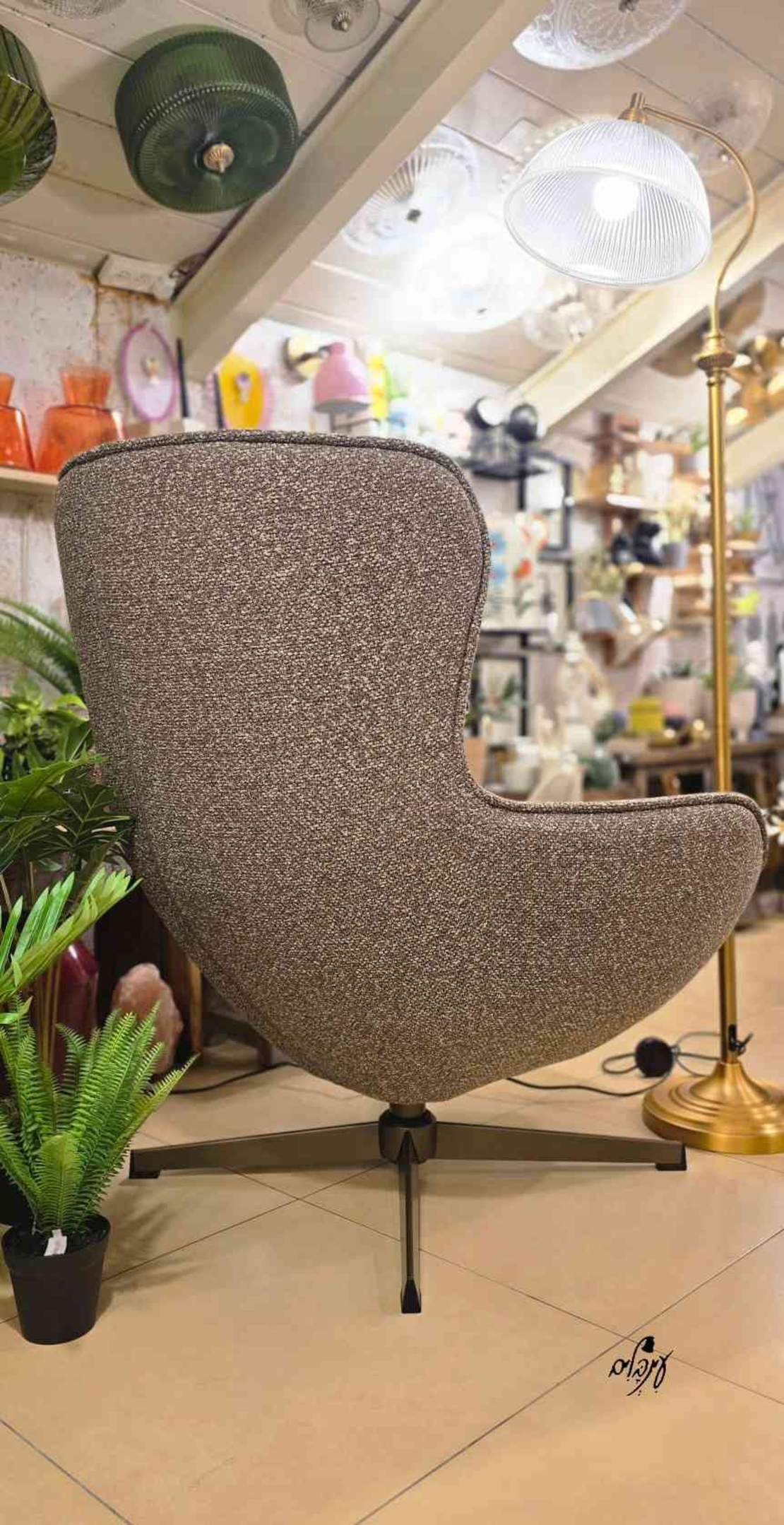 כורסת בנקר והדום