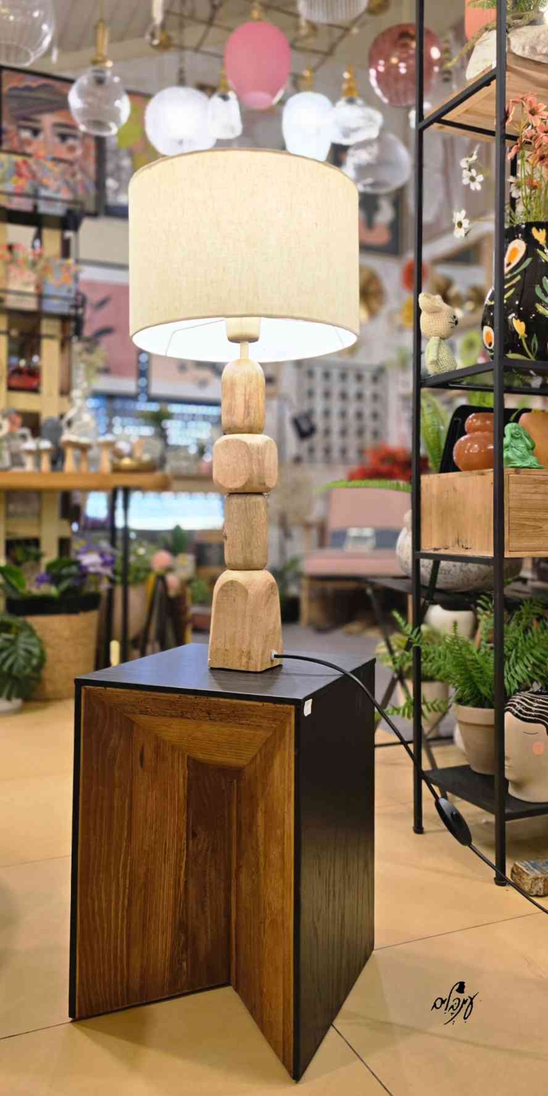 מנורת שולחן קוביות עץ