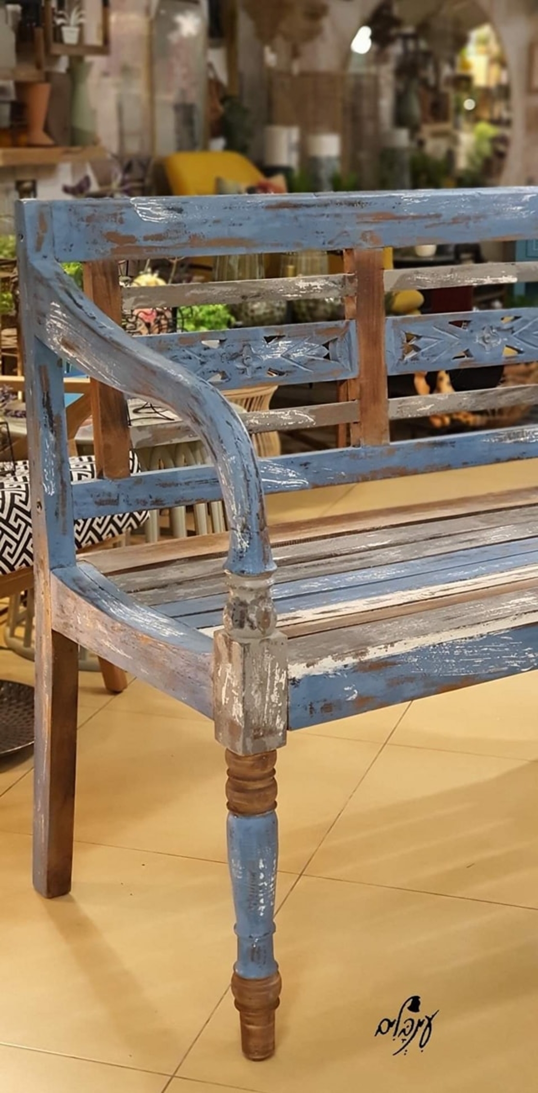 ספסל עץ מהגוני גווני חום כחול