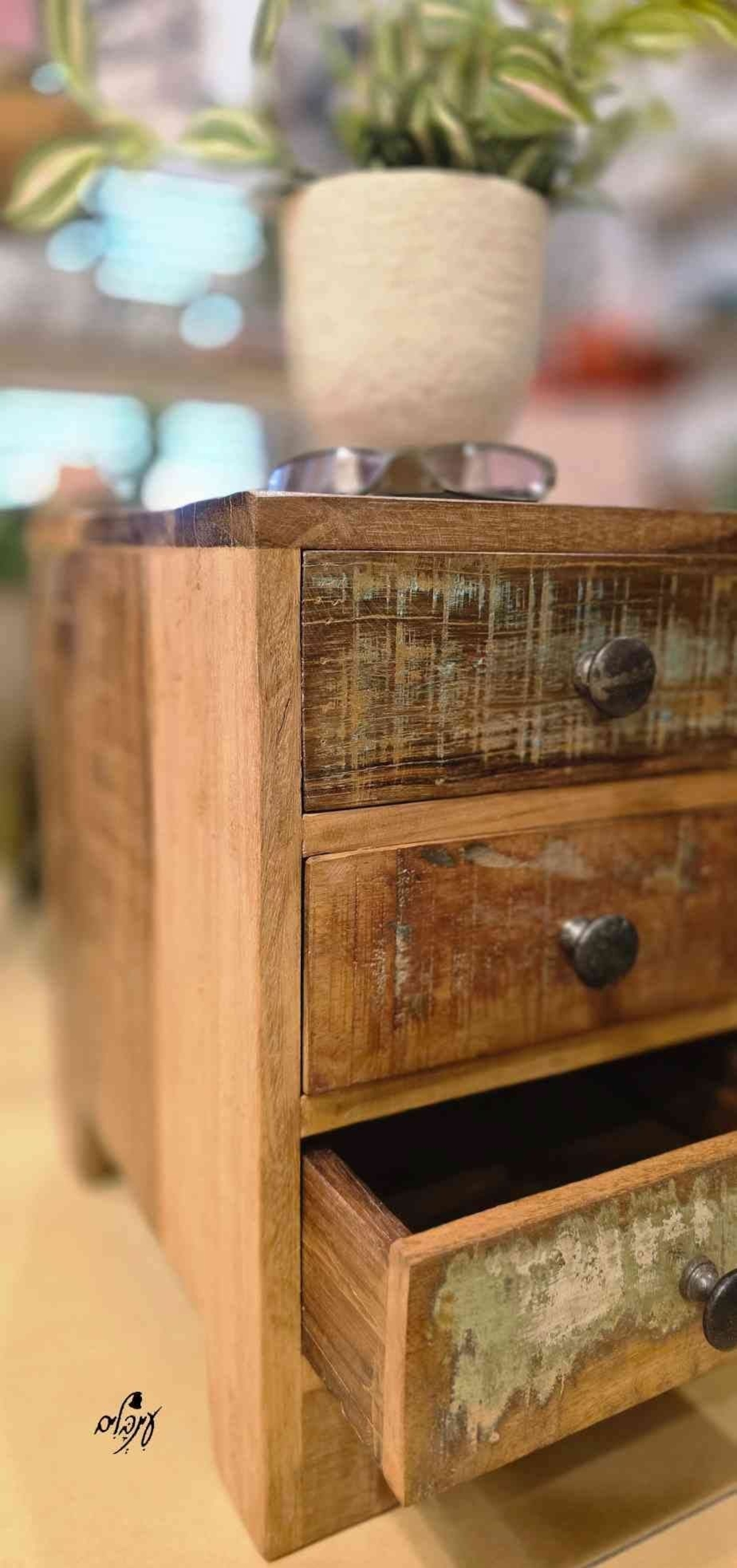 ארונית מגירות