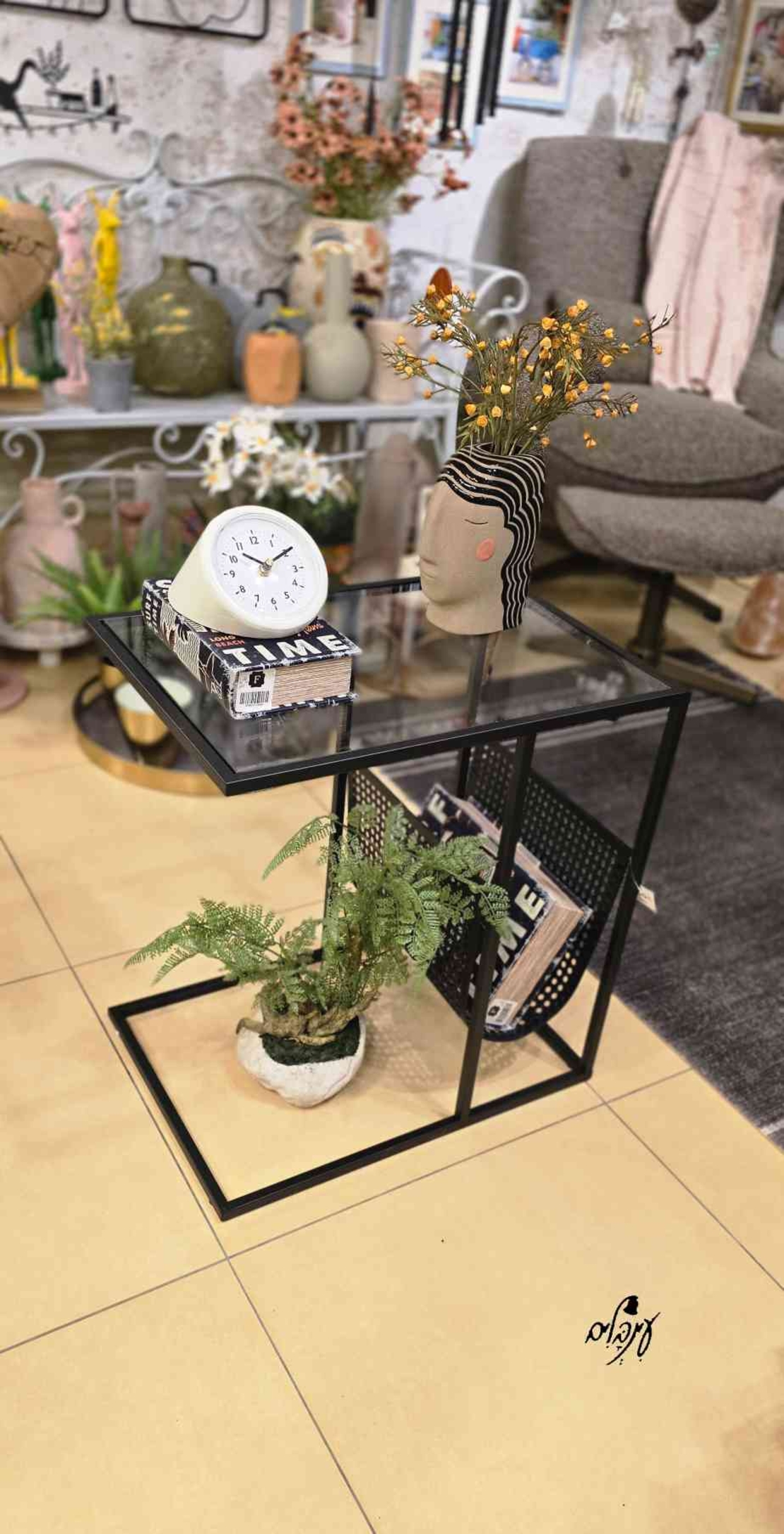 שולחן צד, נשכן משולב