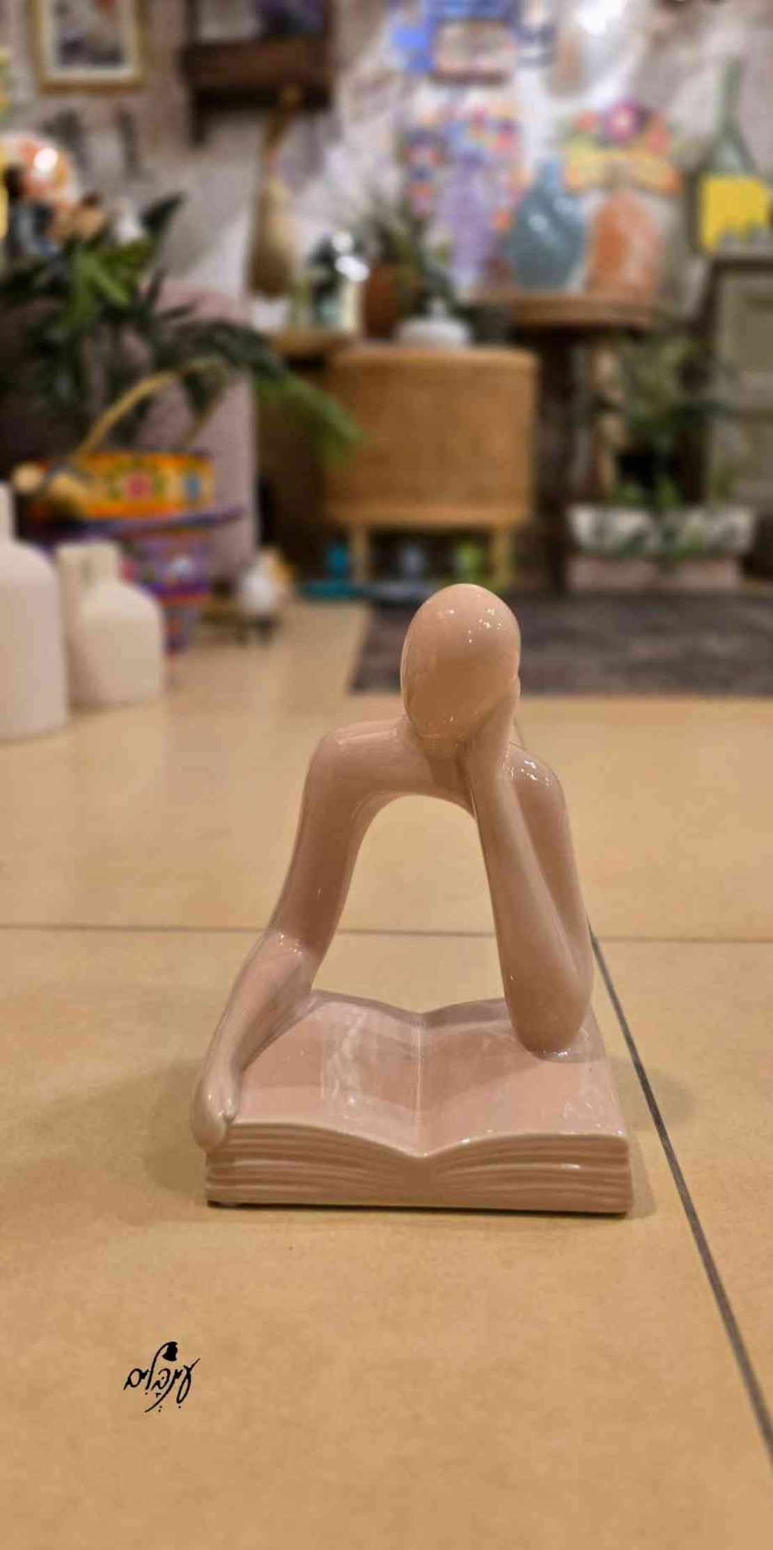 פסל איש הספר