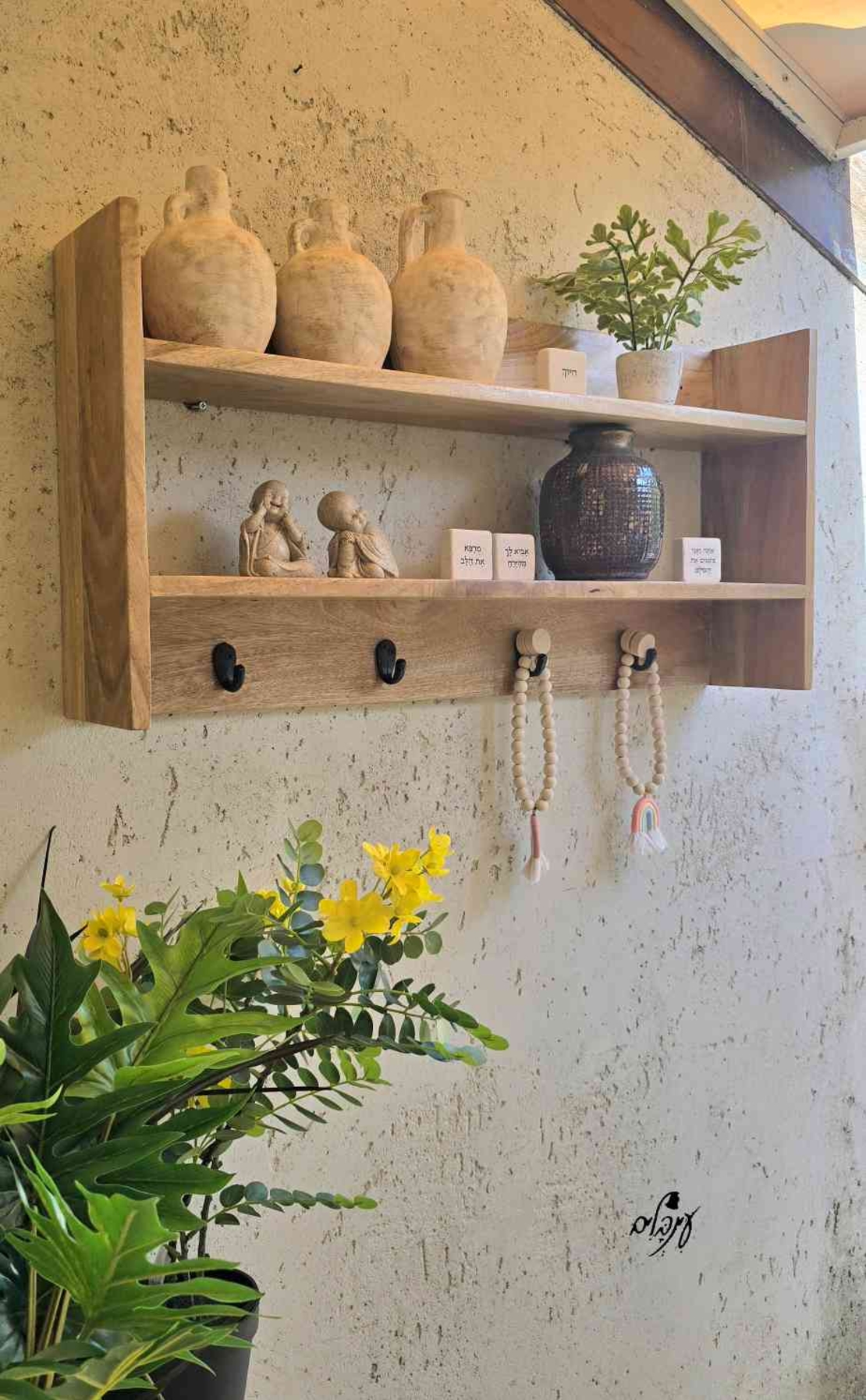 מדף קומותיים עם ווים