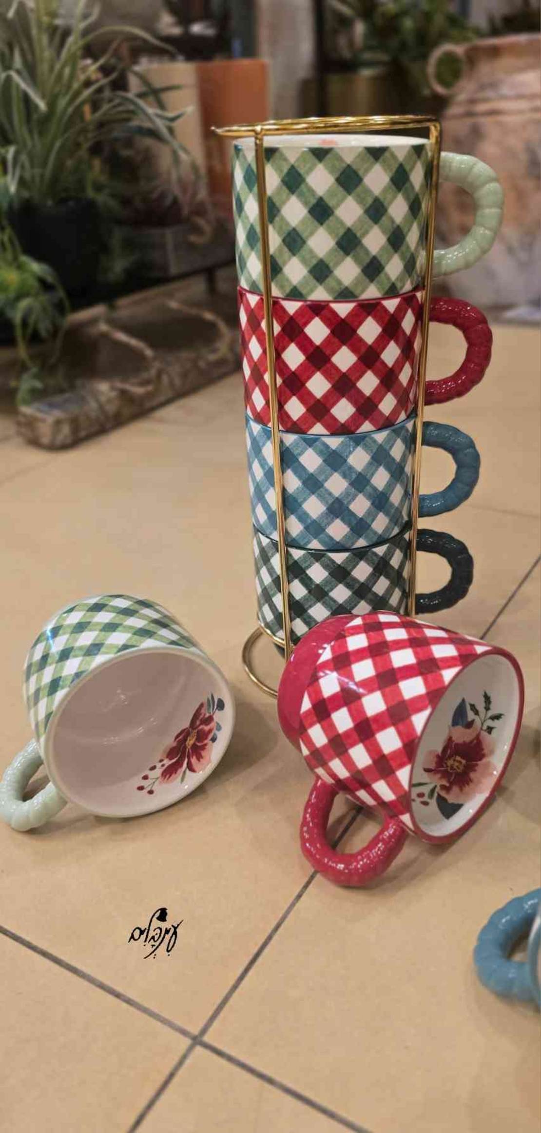 סט רביעיית כוסות קפה מנוקד