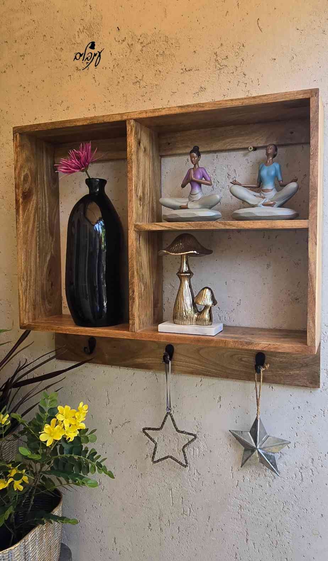 מדף מחולק מעץ