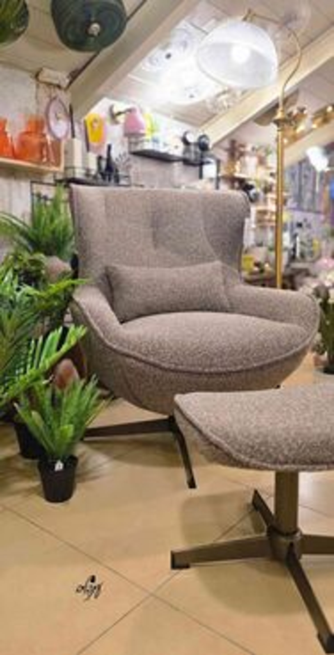 כורסת בנקר והדום