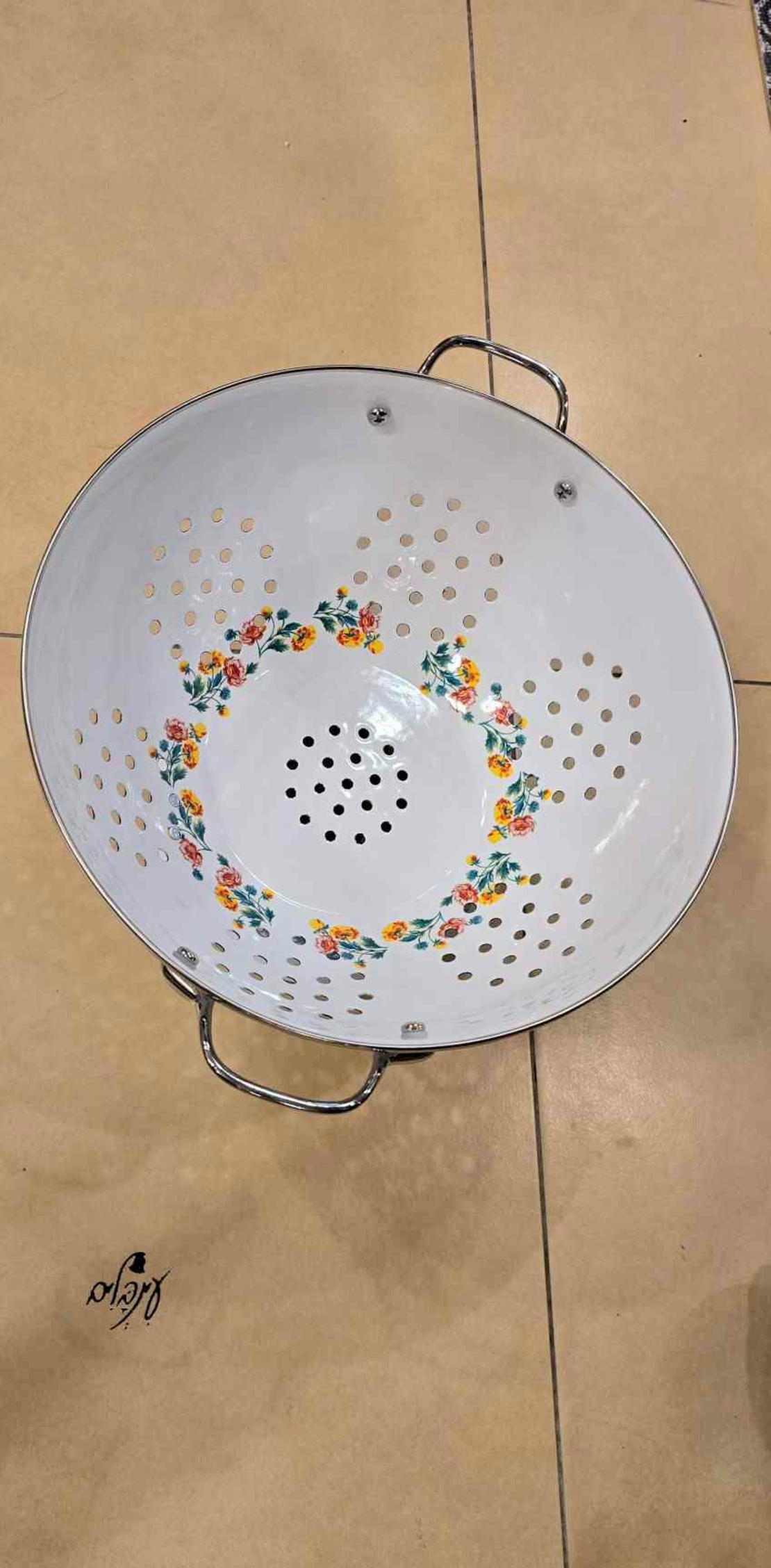 מסננת אמייל מאויירת לבנה