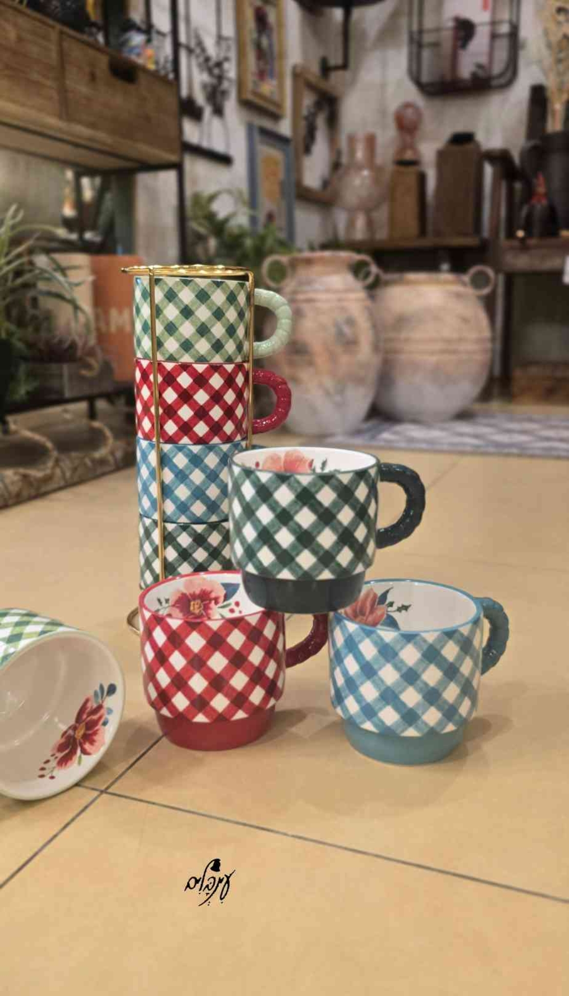 סט רביעיית כוסות קפה מנוקד