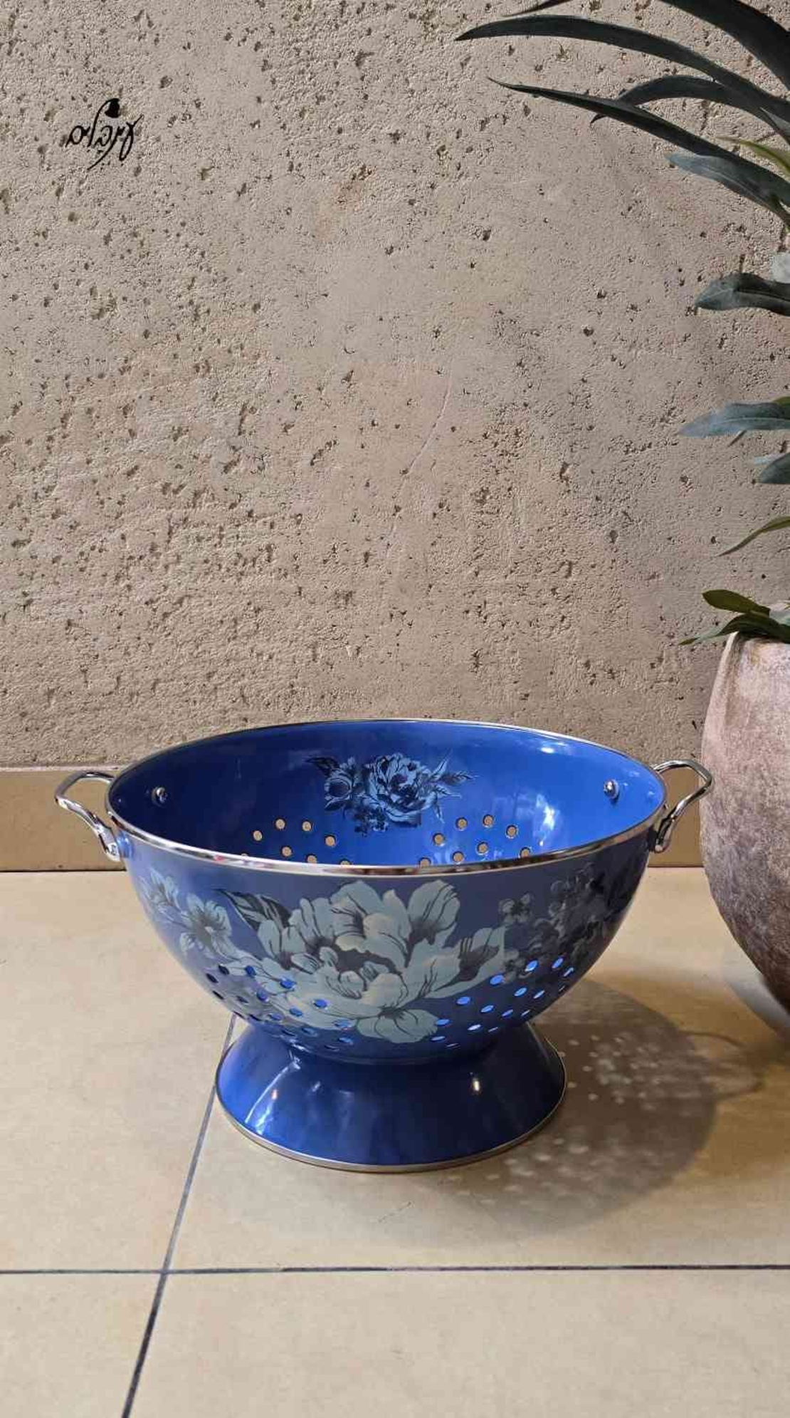 מסננת אמייל מאויירת כחולה