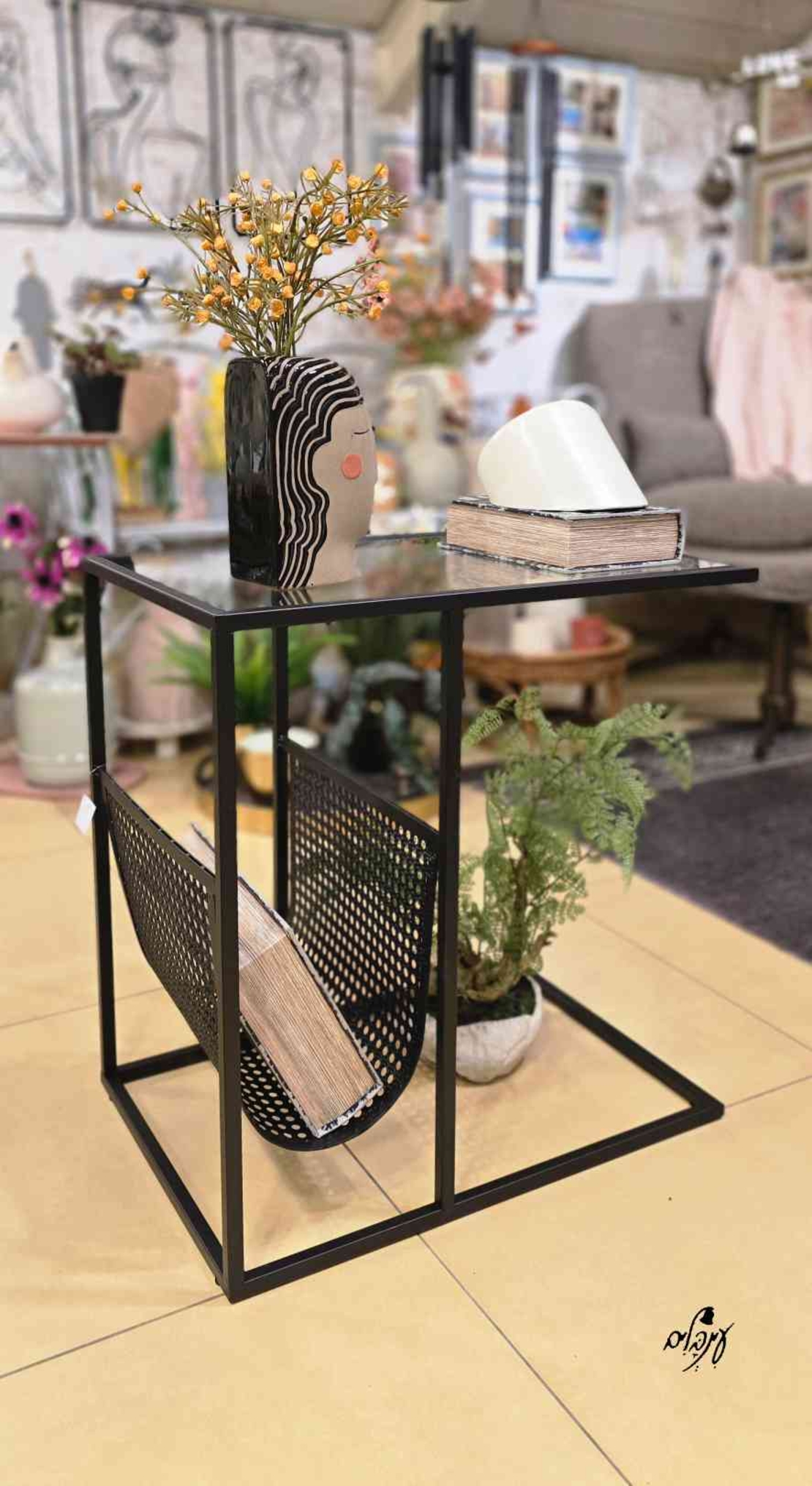 שולחן צד, נשכן משולב