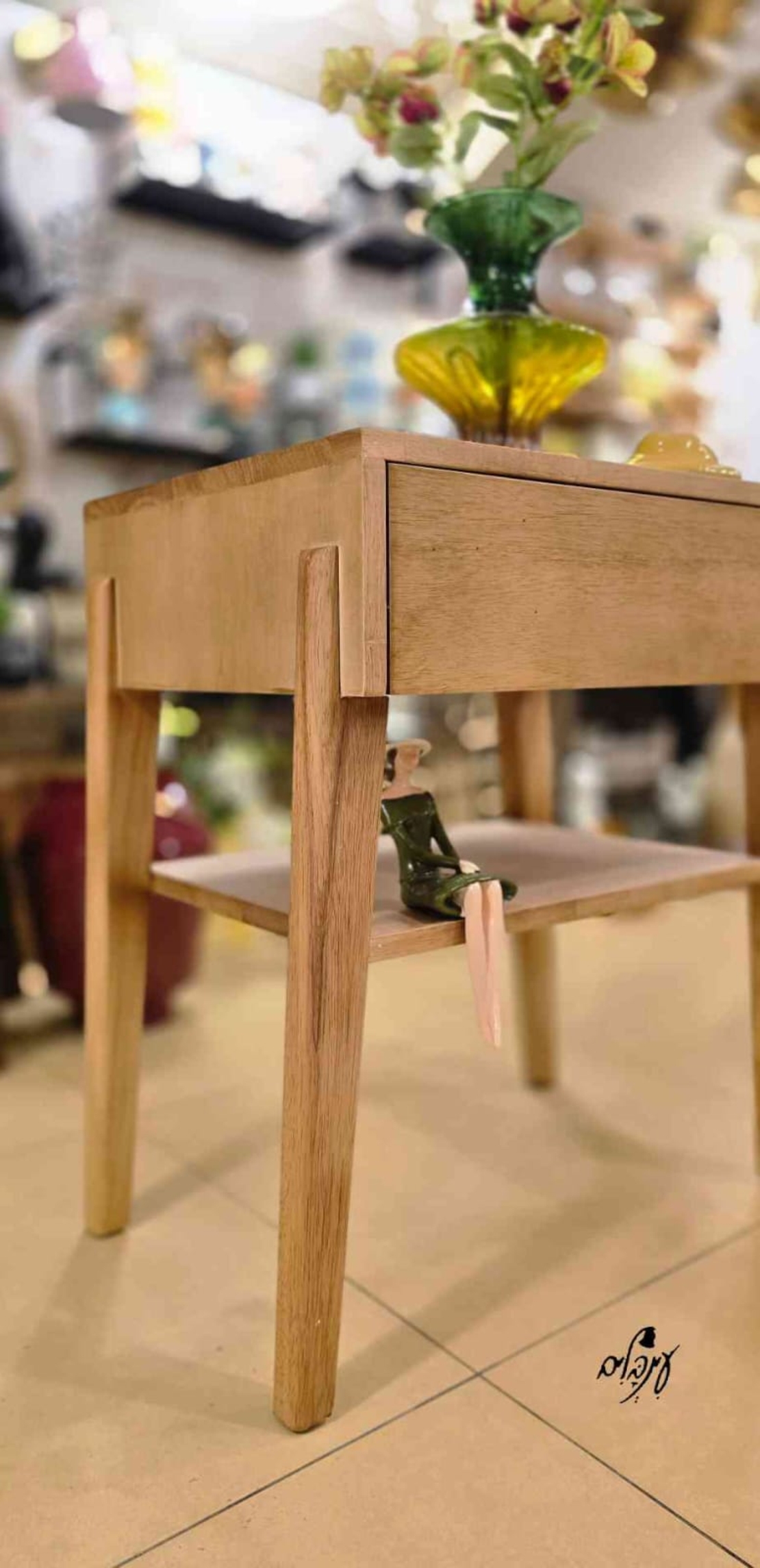 שידת צד בלום