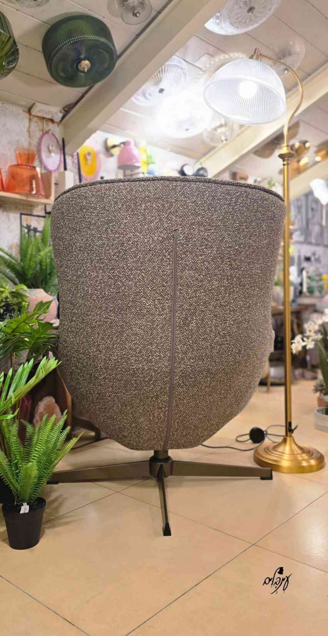 כורסת בנקר והדום