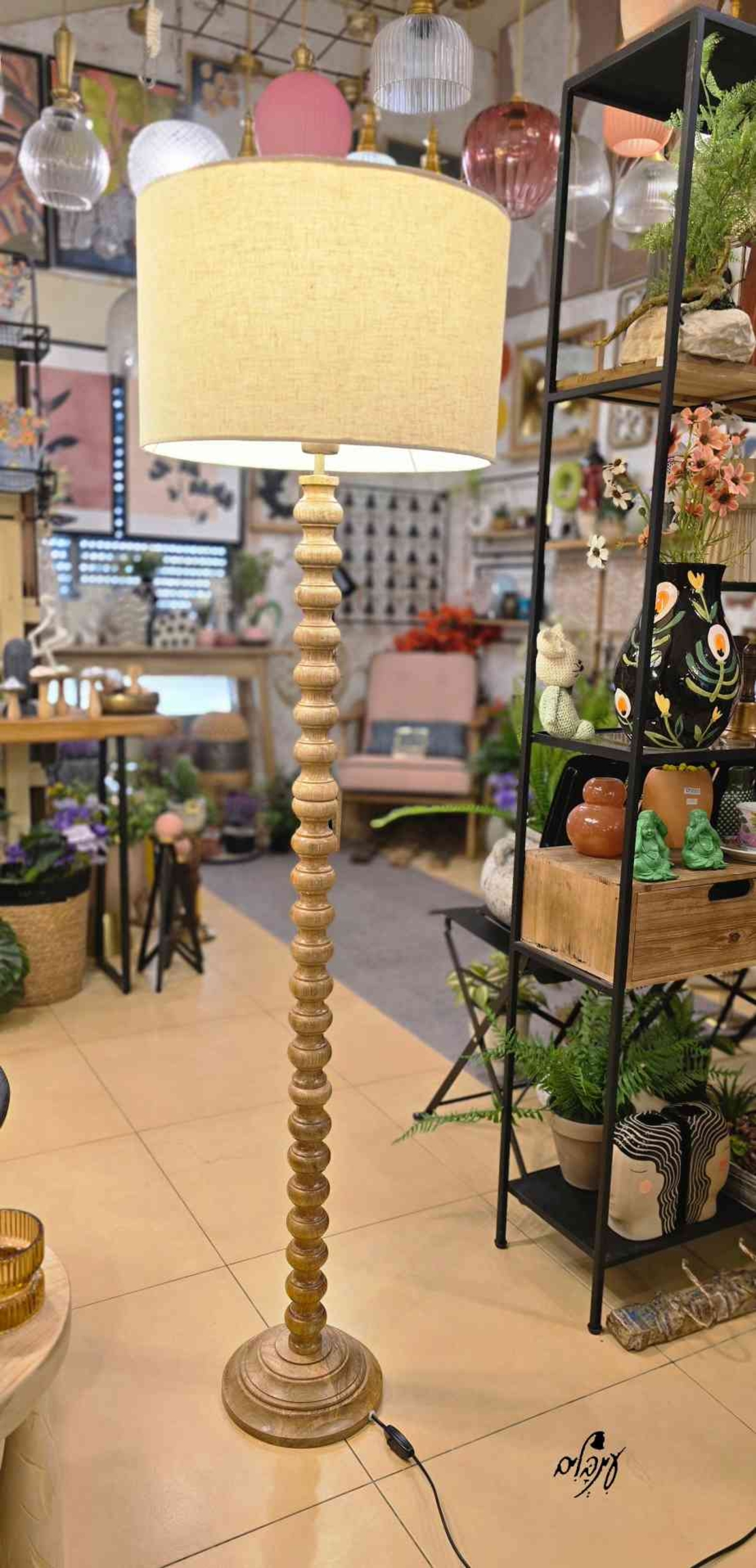 מנורת רגל חרוזי עץ