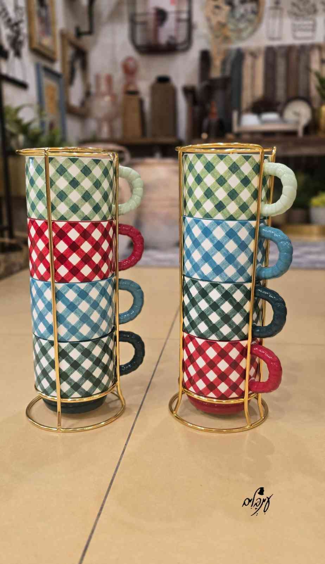 סט רביעיית כוסות קפה מנוקד