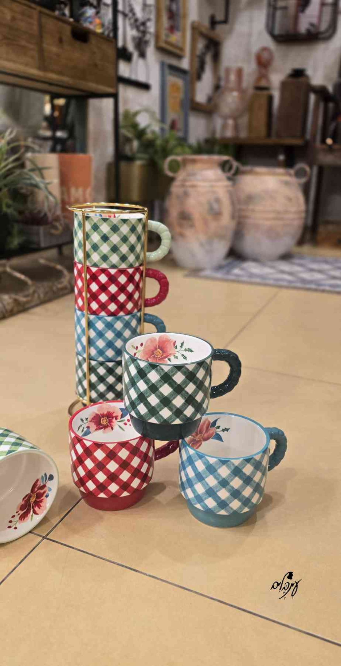 סט רביעיית כוסות קפה מנוקד