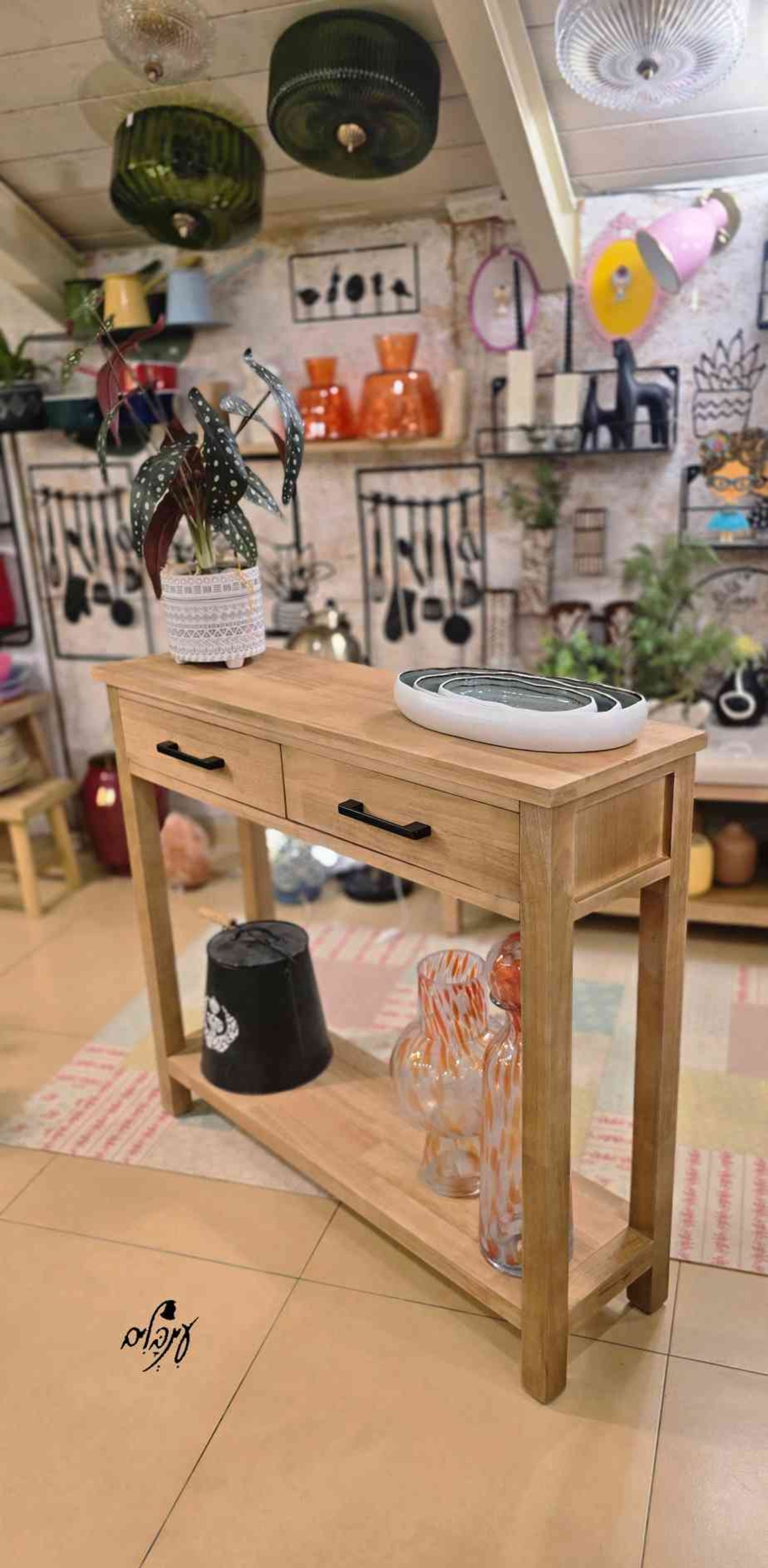 קונסולת וורה צרה