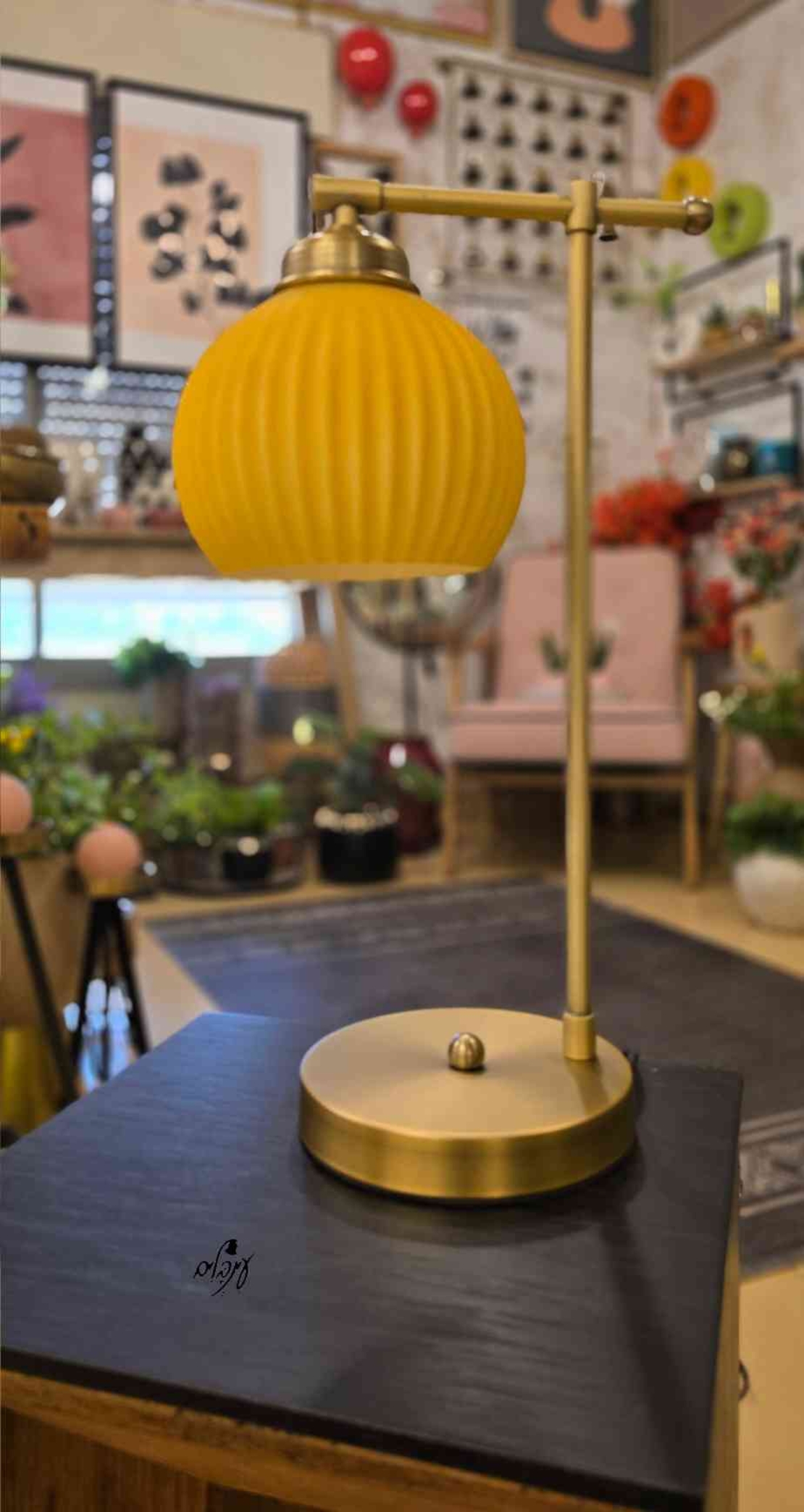 מנורת שירי זכוכית כדור פסים צהוב