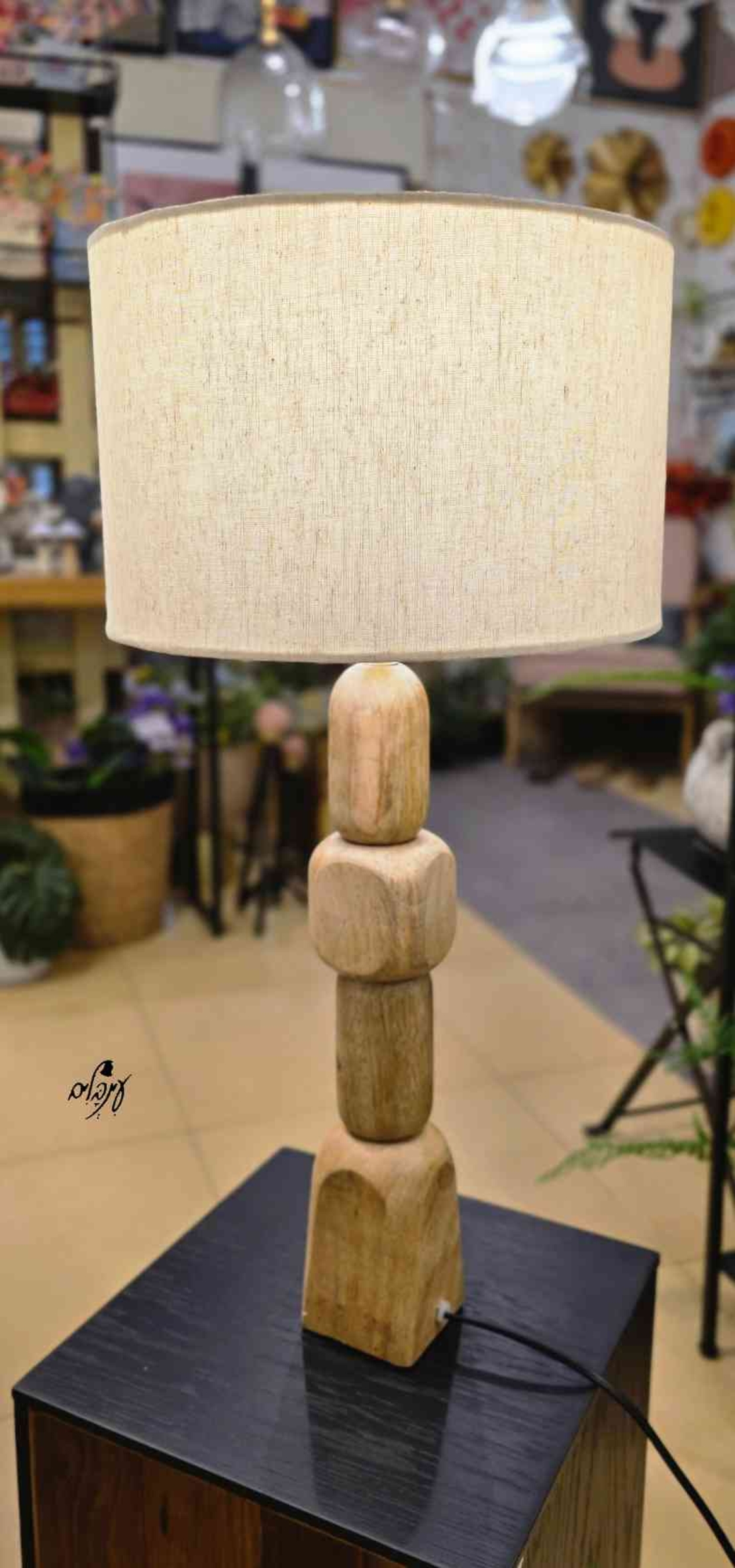 מנורת שולחן קוביות עץ