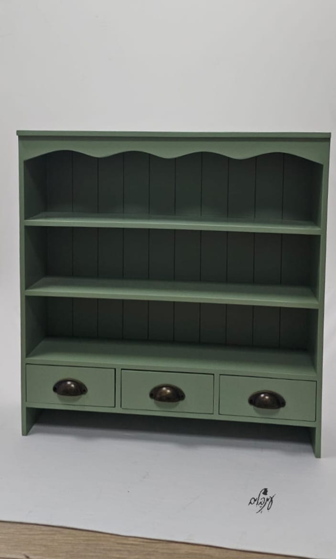 ארונית תליה ירקרקה