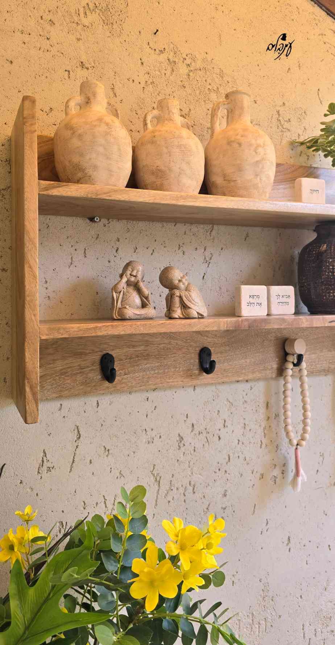 מדף קומותיים עם ווים