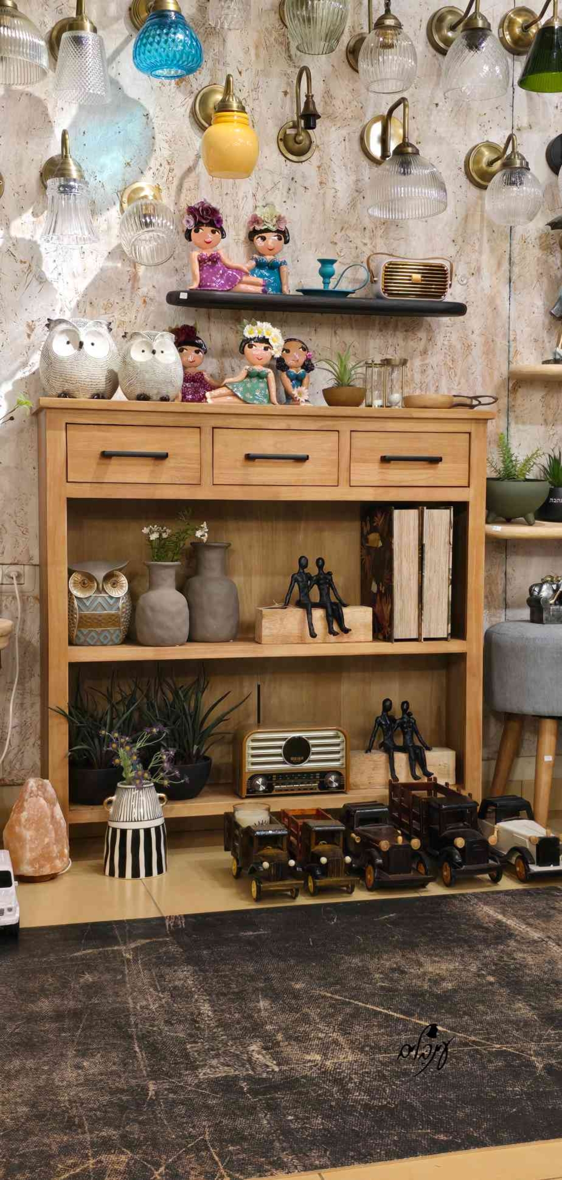 שידת עץ צרה