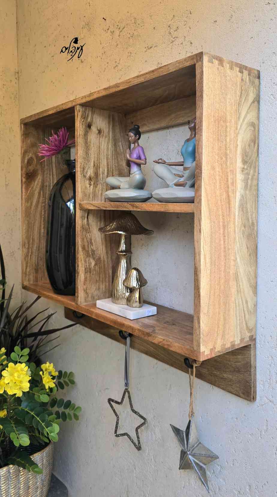 מדף מחולק מעץ